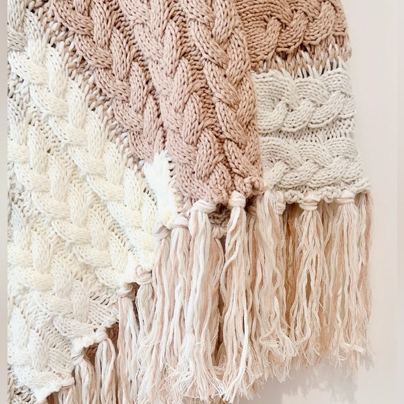 NEW Free People Revelry Cable Fringe Poncho Sweater Top Neutral OS Rare Bohemian - Picture 15 of 15